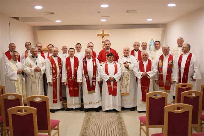 Blagoslovljen vrijedan inventar i Križni put u kapeli Pastoralnog centra u Ludbregu